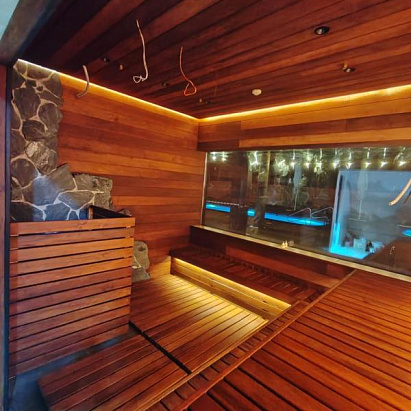 Коммерческая баня с панорамным окном на Алтае