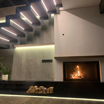 Каминная топка Астоп пс 10057 и мраморная банкетка