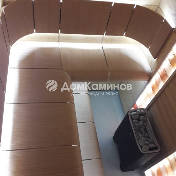 Сауна с современными полками из фанеры от Harvia