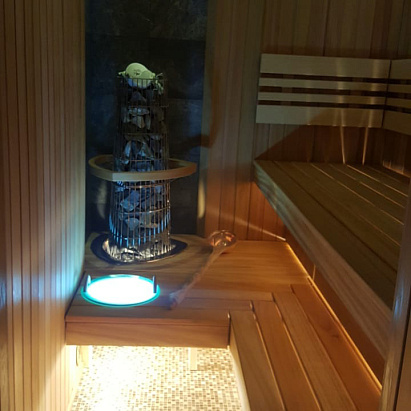 Отделка парной с электрокаменкой Sawo